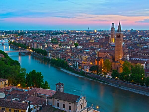 1600x1200-18 Italy Canal Booking